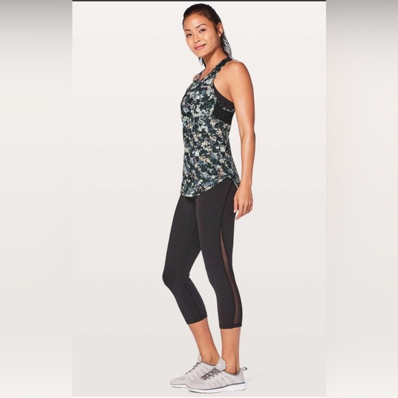 Lululemon Sculpt Tank II in Spring Bloom Multi / Black - Picture 2 of 10
